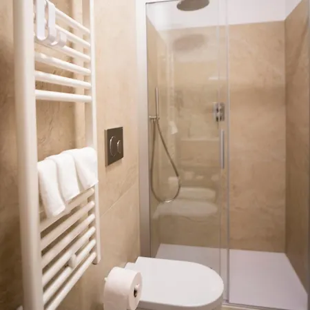 Konukevi Domus Mirea 3*